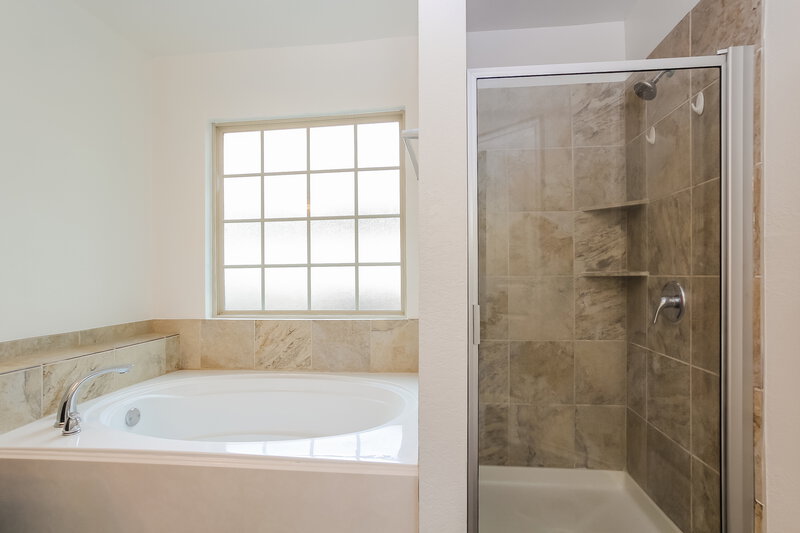 2,045/Mo, 5808 Olde Oaks Dr Willis, TX 77378 Main Bathroom View 2