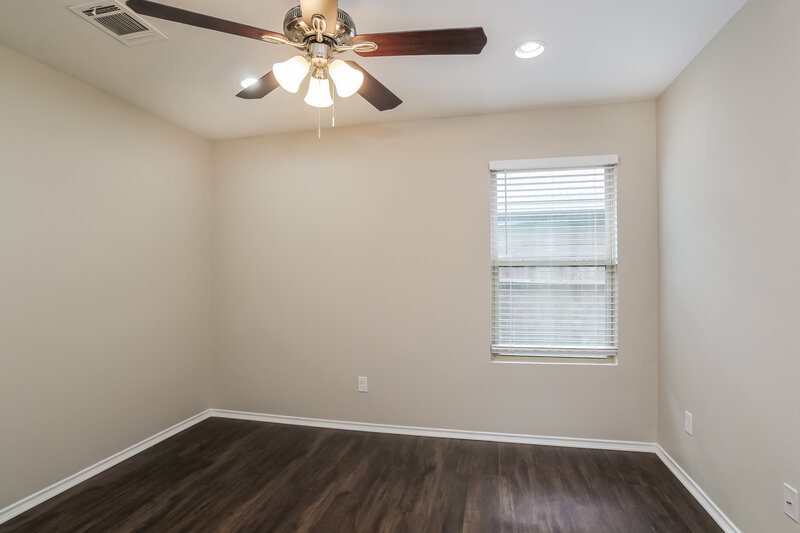 2,045/Mo, 5808 Olde Oaks Dr Willis, TX 77378 Bedroom View
