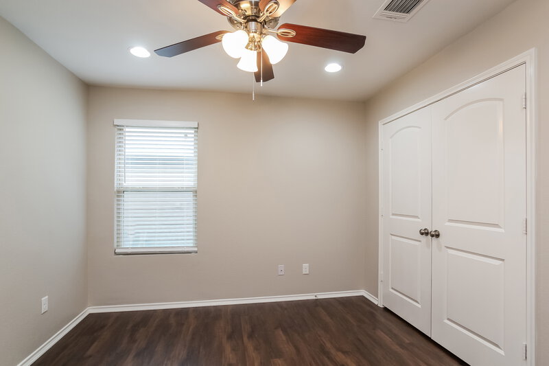 2,045/Mo, 5808 Olde Oaks Dr Willis, TX 77378 Bedroom View 3