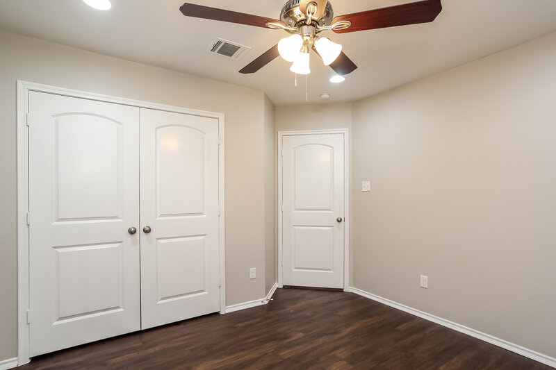 2,045/Mo, 5808 Olde Oaks Dr Willis, TX 77378 Bedroom View 4