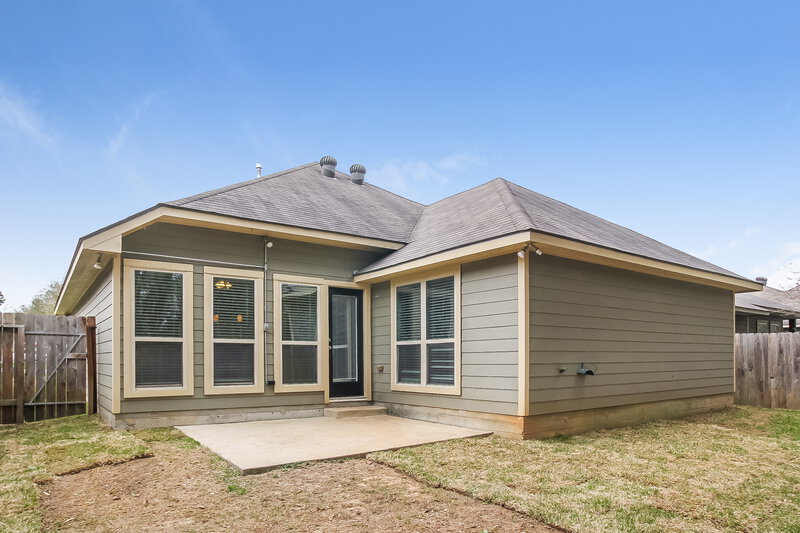 2,045/Mo, 5808 Olde Oaks Dr Willis, TX 77378 Rear View