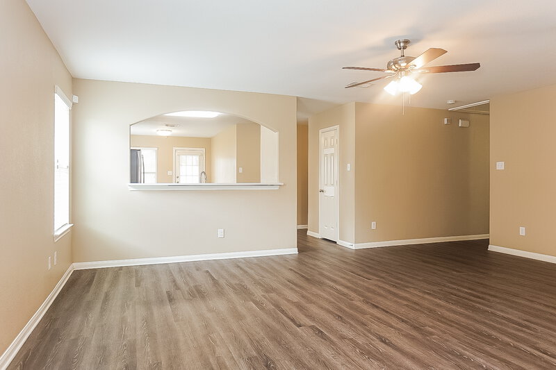 2,075/Mo, 3303 Creole Bay Ln Rosenberg, TX 77471 Living Room View 3