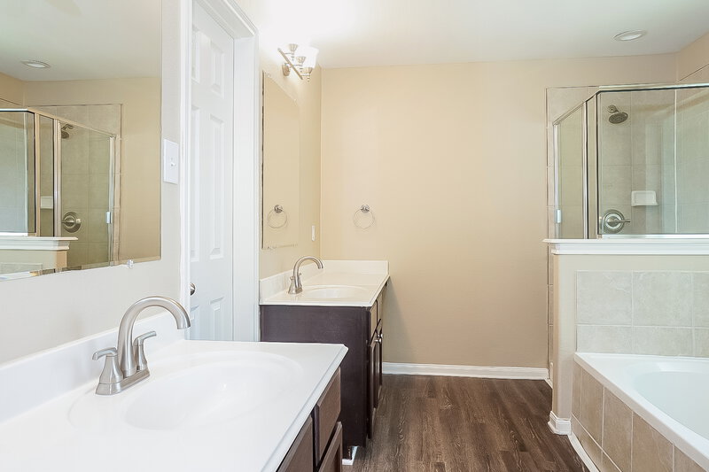 2,075/Mo, 3303 Creole Bay Ln Rosenberg, TX 77471 Main Bathroom View