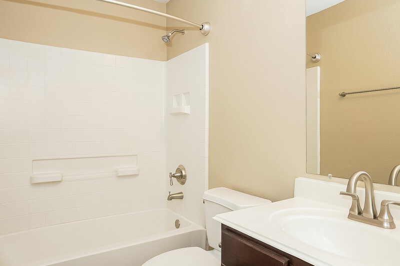2,075/Mo, 3303 Creole Bay Ln Rosenberg, TX 77471 Bathroom View