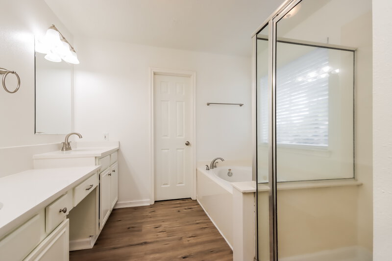 1,995/Mo, 18607 Timbers Dr Humble, TX 77346 Main Bathroom View