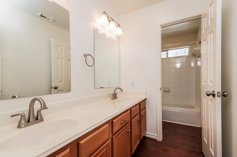 1,995/Mo, 18607 Timbers Dr Humble, TX 77346 Bathroom View