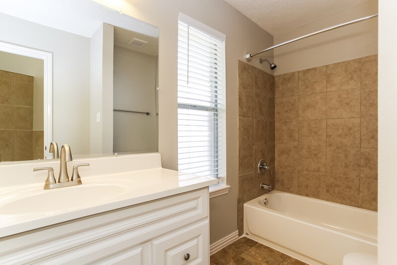 2,125/Mo, 1930 Pincher Creek Dr Spring, TX 77386 Bathroom View
