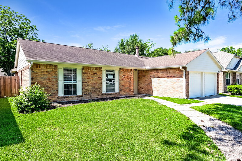 2,305/Mo, 2787 Pinewood Dr League City, TX 77573 Front View