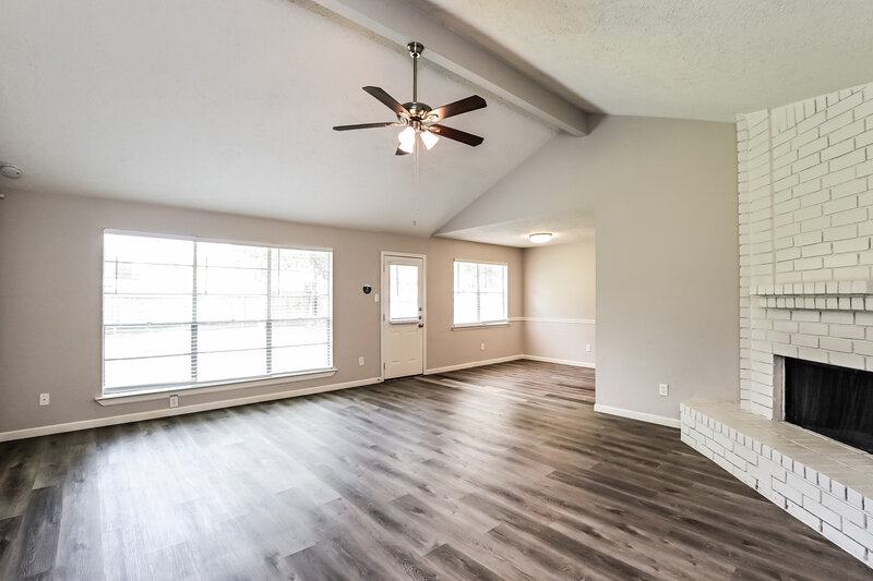 2,305/Mo, 2787 Pinewood Dr League City, TX 77573 Living Room View 2