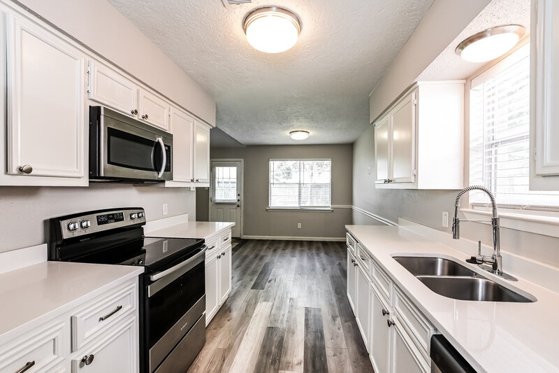 2,305/Mo, 2787 Pinewood Dr League City, TX 77573 Kitchen View 2