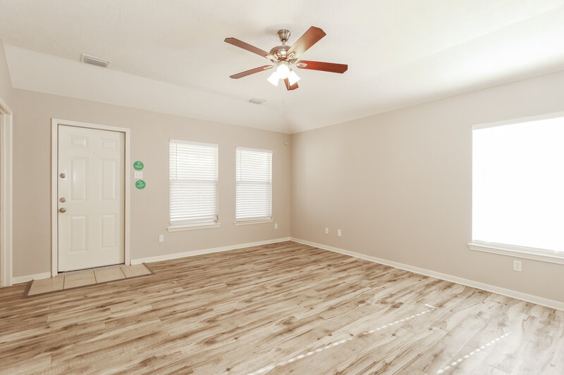 1,880/Mo, 11002 Northam Dr Tomball, TX 77375 Living Room View