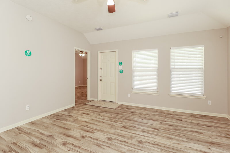 1,880/Mo, 11002 Northam Dr Tomball, TX 77375 Living Room View 2