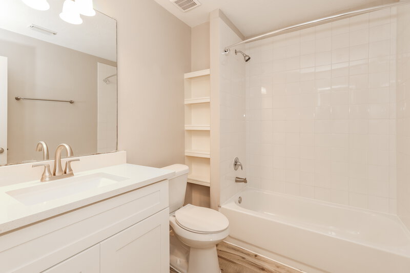 1,880/Mo, 11002 Northam Dr Tomball, TX 77375 Bathroom View