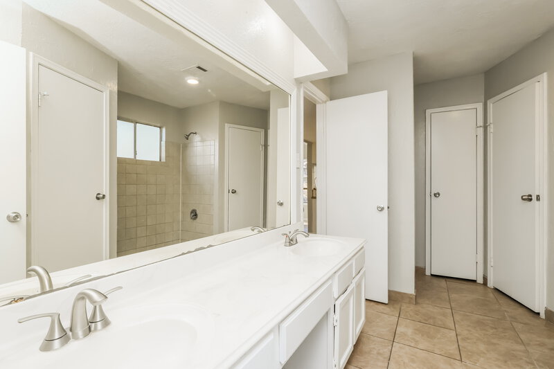 1,675/Mo, 2823 Forestbrook Dr Spring, TX 77373 Main Bathroom View