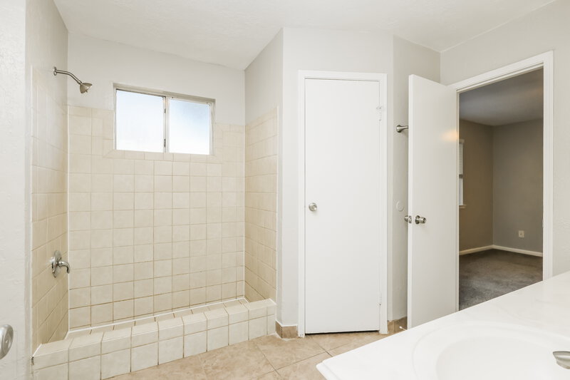 1,675/Mo, 2823 Forestbrook Dr Spring, TX 77373 Main Bathroom View 2