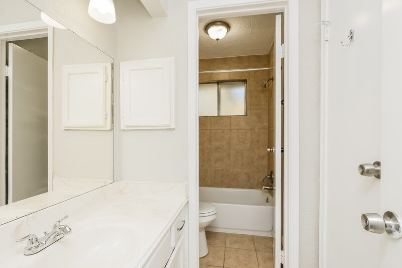 1,675/Mo, 2823 Forestbrook Dr Spring, TX 77373 Bathroom View