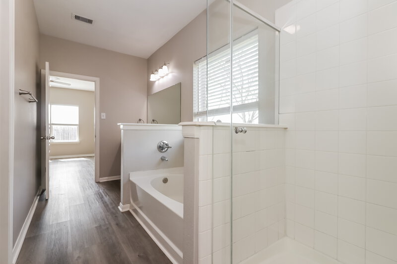 2,165/Mo, 3218 Grand Cane Ln Rosenberg, TX 77471 Main Bathroom View 2
