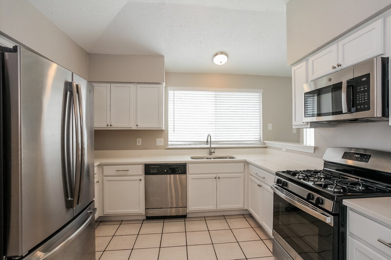 2,030/Mo, 16030 Vista Del Mar Dr Houston, TX 77083 Kitchen View