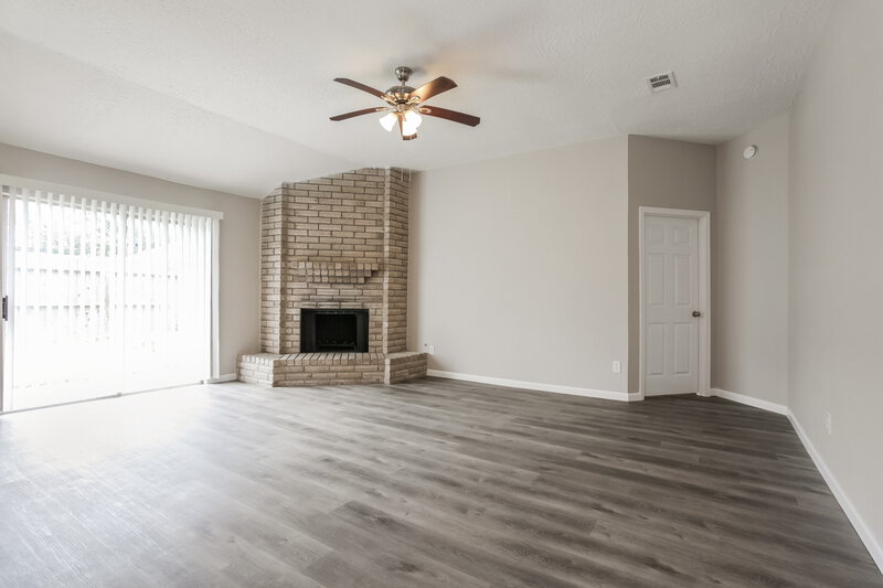 2,030/Mo, 16030 Vista Del Mar Dr Houston, TX 77083 Family Room View