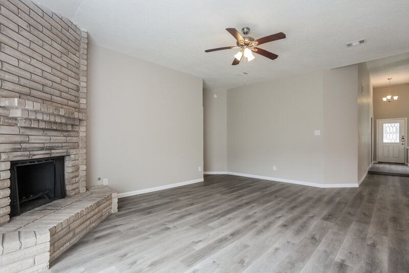 2,030/Mo, 16030 Vista Del Mar Dr Houston, TX 77083 Family Room View 2