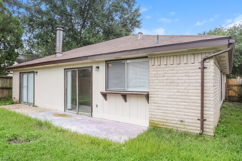 2,030/Mo, 16030 Vista Del Mar Dr Houston, TX 77083 Rear View