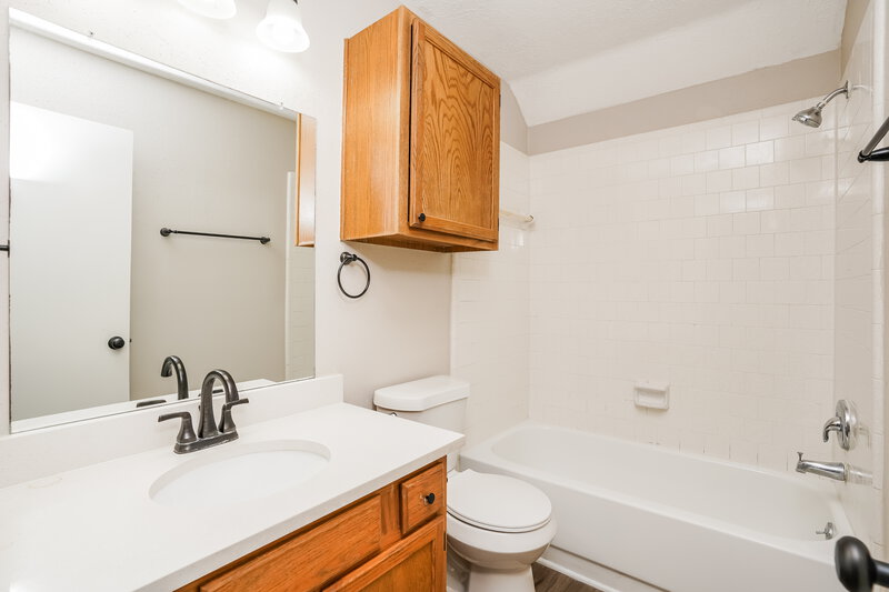 2,190/Mo, 3542 Lindenfield Dr Katy, TX 77449 Bathroom View