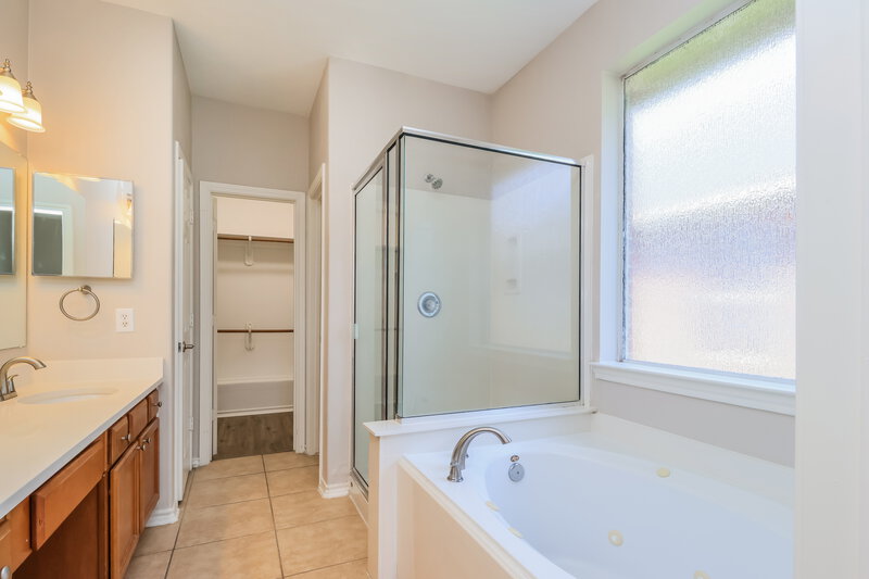 2,090/Mo, 4939 Forest Hurst Dr Spring, TX 77373 Main Bathroom View