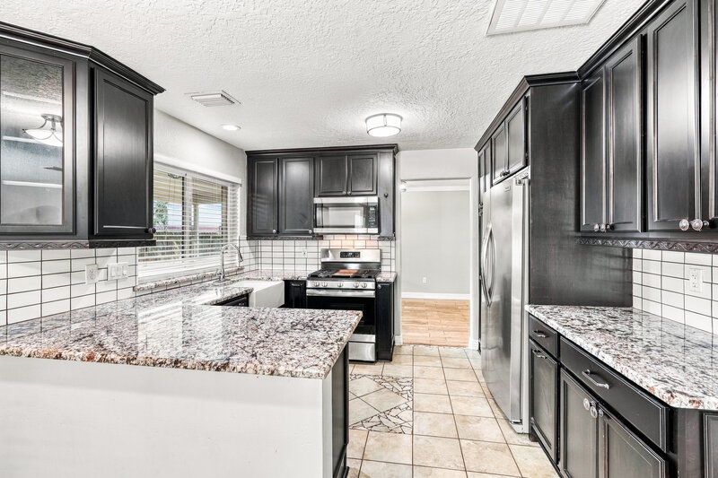 2,795/Mo, 4002 Ashwood Dr Pearland, TX 77584 Kitchen View 2