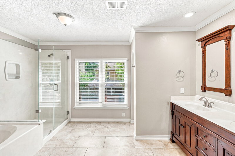 2,795/Mo, 4002 Ashwood Dr Pearland, TX 77584 Primary Bathroom View