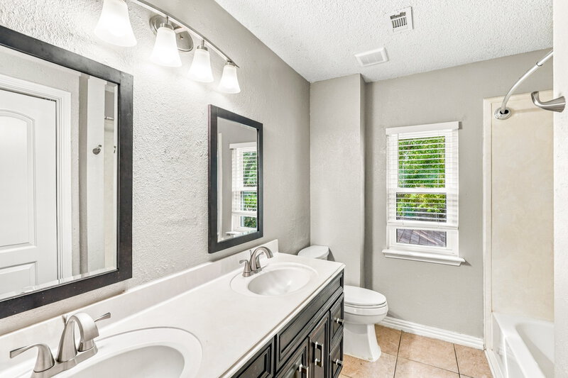 2,795/Mo, 4002 Ashwood Dr Pearland, TX 77584 Bathroom View 2