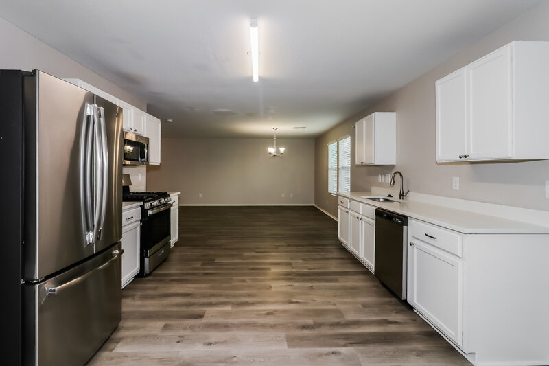 2,050/Mo, 5018 Oak Briar Ln Richmond, TX 77469 Kitchen View 2