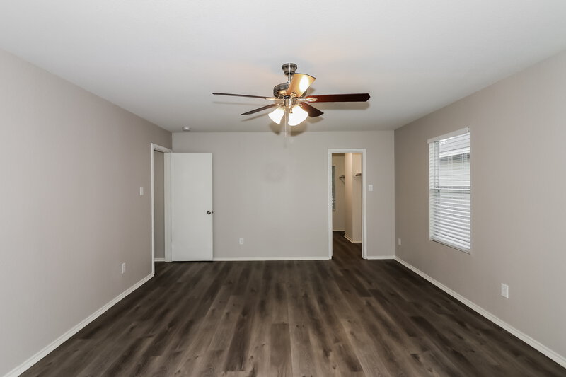 2,050/Mo, 5018 Oak Briar Ln Richmond, TX 77469 Main Bedroom View 2