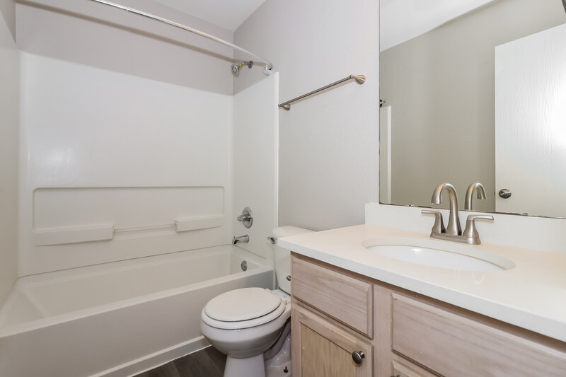2,050/Mo, 5018 Oak Briar Ln Richmond, TX 77469 Bathroom View