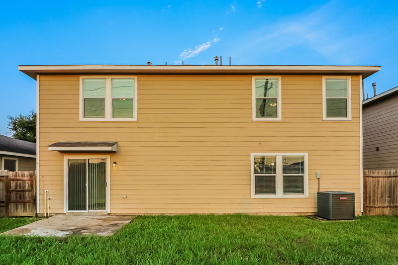 2,050/Mo, 5018 Oak Briar Ln Richmond, TX 77469 Rear View