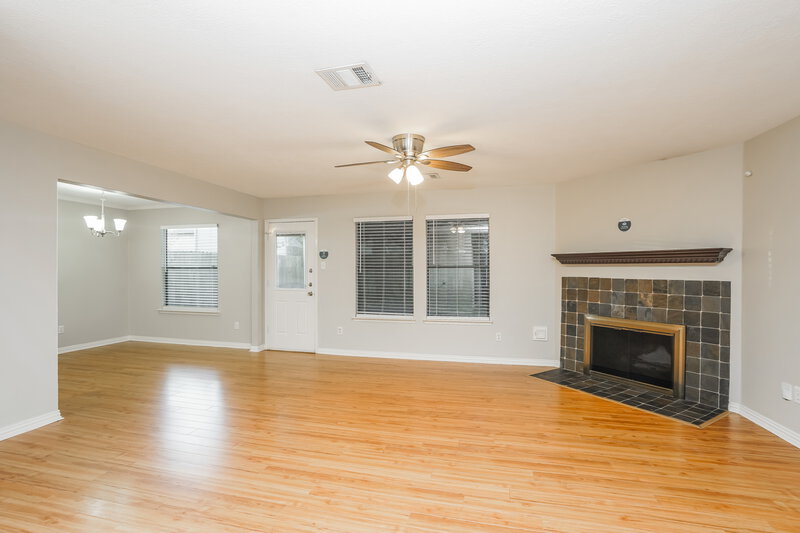 1,970/Mo, 19515 Rocky Bank Dr Tomball, TX 77375 Living Room View