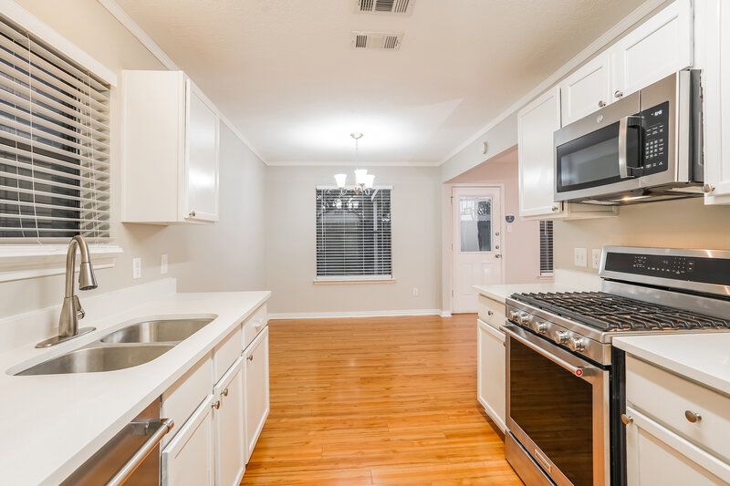 1,970/Mo, 19515 Rocky Bank Dr Tomball, TX 77375 Kitchen View