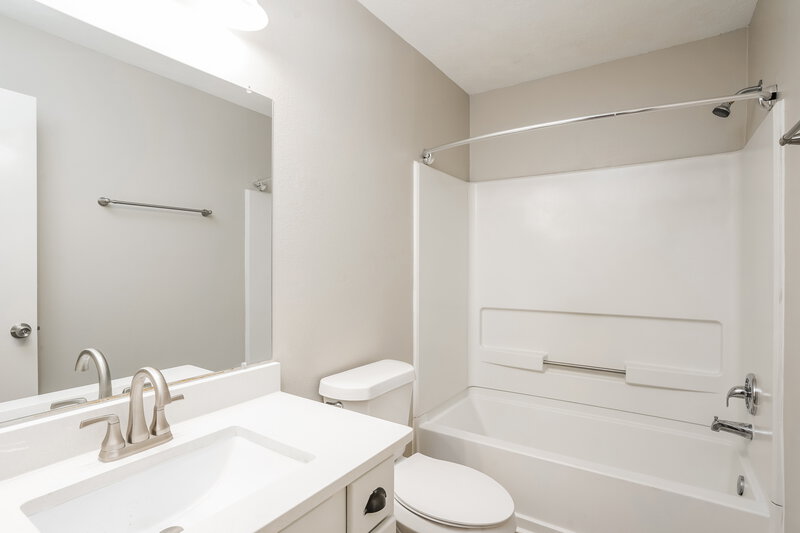1,970/Mo, 19515 Rocky Bank Dr Tomball, TX 77375 Bathroom View