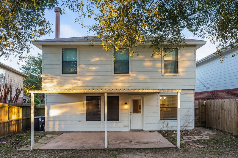 1,970/Mo, 19515 Rocky Bank Dr Tomball, TX 77375 Rear View