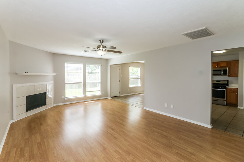 1,750/Mo, 15224 Tayport Ln Channelview, TX 77530 Living Room View