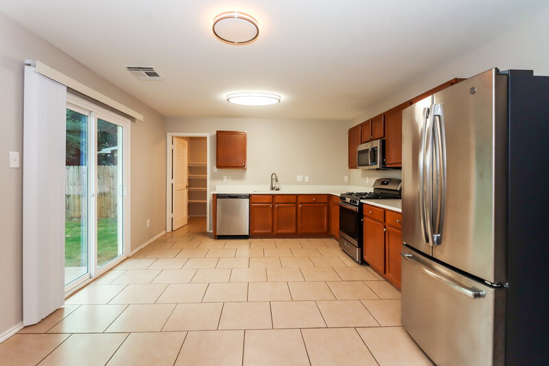 2,005/Mo, 5030 Arbury Hill Ln Richmond, TX 77469 Kitchen View 2