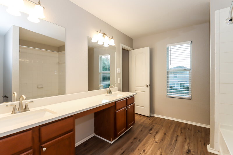 2,005/Mo, 5030 Arbury Hill Ln Richmond, TX 77469 Main Bathroom View 2