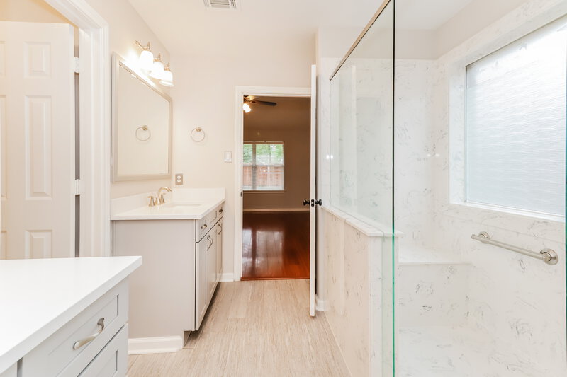 2,500/Mo, 3322 Candlepine Dr Spring, TX 77388 Main Bathroom View 2