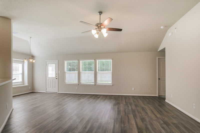 1,805/Mo, 15108 Meadow Gln S Conroe, TX 77306 Living Room View