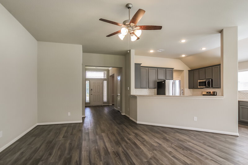 1,805/Mo, 15108 Meadow Gln S Conroe, TX 77306 Living Room View 2