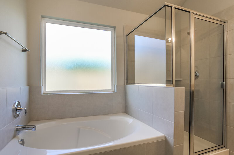 1,805/Mo, 15108 Meadow Gln S Conroe, TX 77306 Main Bathroom View 2
