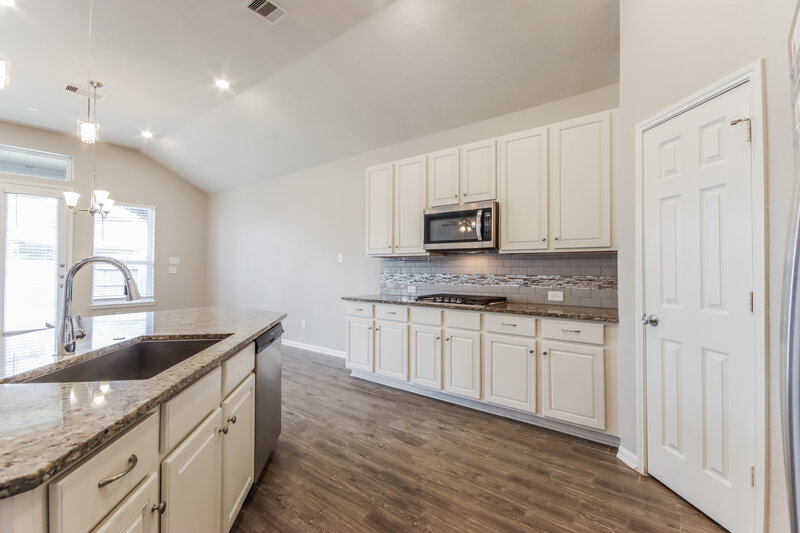 2,510/Mo, 5839 Rivergrove Park Dr Humble, TX 77346 Kitchen View 2