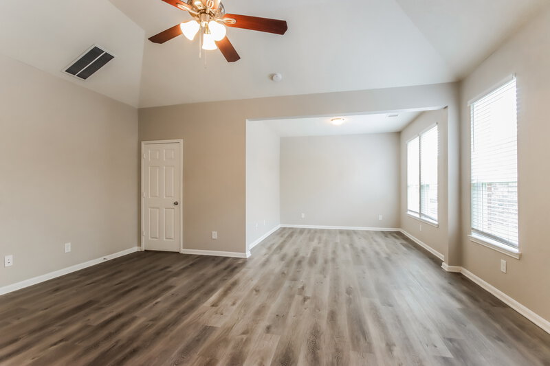 2,510/Mo, 5839 Rivergrove Park Dr Humble, TX 77346 Main Bedroom View