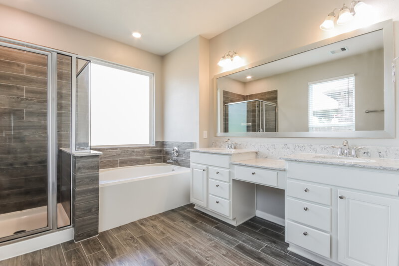 2,510/Mo, 5839 Rivergrove Park Dr Humble, TX 77346 Main Bathroom View