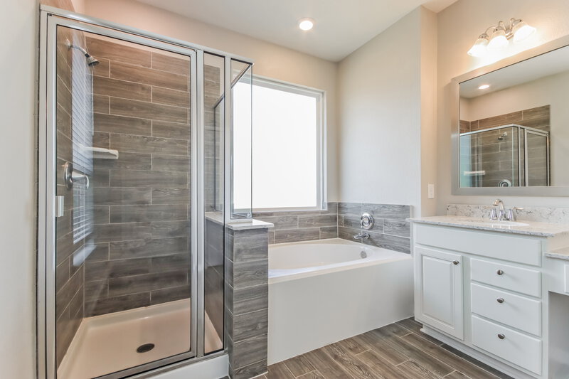 2,510/Mo, 5839 Rivergrove Park Dr Humble, TX 77346 Main Bathroom View 2
