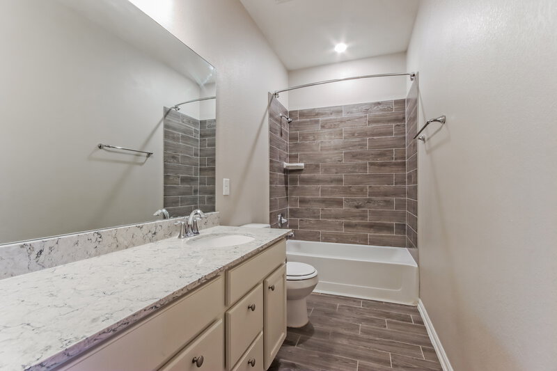 2,510/Mo, 5839 Rivergrove Park Dr Humble, TX 77346 Bathroom View